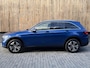 Mercedes-Benz GLC 300e 4MATIC Automaat | Vol leer | LED verlichting | Stoelverwarming | Elektrisch verstelbare stoelen | Blauw metallic | Climate & Cruise control | Getint glas | DAB | Achteruitrijcamera
