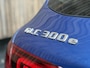 Mercedes-Benz GLC 300e 4MATIC Automaat | Vol leer | LED verlichting | Stoelverwarming | Elektrisch verstelbare stoelen | Blauw metallic | Climate & Cruise control | Getint glas | DAB | Achteruitrijcamera