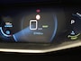 Peugeot e-208 EV Allure 50 kWh - SOH 93%! - ORIGINEEL NEDERLANDSE AUTO - APPLE CARPLAY/ANDROID AUTO - CRUISE CONTROL - BLUETOOTH TELEFOONVOORBEREIDING - KEYLESS ENTRY/START - HALF LEDEREN BEKLEDING - STOELVERWARMING