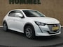 Peugeot e-208 EV Allure 50 kWh - SOH 93%! - ORIGINEEL NEDERLANDSE AUTO - APPLE CARPLAY/ANDROID AUTO - CRUISE CONTROL - BLUETOOTH TELEFOONVOORBEREIDING - KEYLESS ENTRY/START - HALF LEDEREN BEKLEDING - STOELVERWARMING