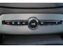 Volvo XC90 T8 Recharge AWD Plus Dark - IntelliSafe Assist & Surround - Adaptieve LED koplampen - Parkeercamera achter - Verwarmde voorstoelen, stuur & achterbank - Parkeersensoren voor & achter - Elektr. bedienb. voorstoelen met geheugen - Draadloze tel. lader - Extra getint glas - 20' LMV