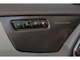 Volvo XC90 T8 Recharge AWD Plus Dark - IntelliSafe Assist & Surround - Adaptieve LED koplampen - Parkeercamera achter - Verwarmde voorstoelen, stuur & achterbank - Parkeersensoren voor & achter - Elektr. bedienb. voorstoelen met geheugen - Draadloze tel. lader - Extra getint glas - 20' LMV