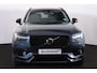Volvo XC90 T8 Recharge AWD Plus Dark - IntelliSafe Assist & Surround - Adaptieve LED koplampen - Parkeercamera achter - Verwarmde voorstoelen, stuur & achterbank - Parkeersensoren voor & achter - Elektr. bedienb. voorstoelen met geheugen - Draadloze tel. lader - Extra getint glas - 20' LMV