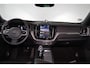Volvo XC60 T6 Recharge AWD Ultra Black Edition - Luchtvering - B&W Audio - Panorama/schuifdak - IntelliSafe Assist & Surround - Massage Ventilatie stoelen - 360º Camera - Adaptieve LED koplampen - Nappa leder - Verwarmde voorstoelen, stuur & achterbank - Parkeersensoren voor & achter - Elektr. bedienb. voorstoelen met geheugen - Head up display - Draadloze tel. lader - Extra getint glas - 21' LMV