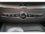 Volvo XC60 T6 Recharge AWD Ultra Black Edition - Luchtvering - B&W Audio - Panorama/schuifdak - IntelliSafe Assist & Surround - Massage Ventilatie stoelen - 360º Camera - Adaptieve LED koplampen - Nappa leder - Verwarmde voorstoelen, stuur & achterbank - Parkeersensoren voor & achter - Elektr. bedienb. voorstoelen met geheugen - Head up display - Draadloze tel. lader - Extra getint glas - 21' LMV