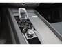 Volvo XC60 T6 Recharge AWD Ultra Black Edition - Luchtvering - B&W Audio - Panorama/schuifdak - IntelliSafe Assist & Surround - Massage Ventilatie stoelen - 360º Camera - Adaptieve LED koplampen - Nappa leder - Verwarmde voorstoelen, stuur & achterbank - Parkeersensoren voor & achter - Elektr. bedienb. voorstoelen met geheugen - Head up display - Draadloze tel. lader - Extra getint glas - 21' LMV