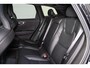 Volvo XC60 T6 Recharge AWD Ultra Black Edition - Luchtvering - B&W Audio - Panorama/schuifdak - IntelliSafe Assist & Surround - Massage Ventilatie stoelen - 360º Camera - Adaptieve LED koplampen - Nappa leder - Verwarmde voorstoelen, stuur & achterbank - Parkeersensoren voor & achter - Elektr. bedienb. voorstoelen met geheugen - Head up display - Draadloze tel. lader - Extra getint glas - 21' LMV