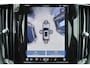 Volvo XC60 T6 Recharge AWD Ultra Black Edition - Luchtvering - B&W Audio - Panorama/schuifdak - IntelliSafe Assist & Surround - Massage Ventilatie stoelen - 360º Camera - Adaptieve LED koplampen - Nappa leder - Verwarmde voorstoelen, stuur & achterbank - Parkeersensoren voor & achter - Elektr. bedienb. voorstoelen met geheugen - Head up display - Draadloze tel. lader - Extra getint glas - 21' LMV