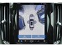 Volvo XC60 T6 Recharge AWD Ultra Black Edition - Luchtvering - B&W Audio - Panorama/schuifdak - IntelliSafe Assist & Surround - Massage Ventilatie stoelen - 360º Camera - Adaptieve LED koplampen - Nappa leder - Verwarmde voorstoelen, stuur & achterbank - Parkeersensoren voor & achter - Elektr. bedienb. voorstoelen met geheugen - Head up display - Draadloze tel. lader - Extra getint glas - 21' LMV