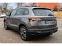 Skoda Karoq 1.5 TSI ACT 150pk Ambition DSG Automaat / Navigatie / Panorama dak / LM 18 inch / Parkeersensoren / Camera / Elektr klep / Wegkl trekhaak