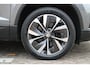 Skoda Karoq 1.5 TSI ACT 150pk Ambition DSG Automaat / Navigatie / Panorama dak / LM 18 inch / Parkeersensoren / Camera / Elektr klep / Wegkl trekhaak