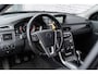 Volvo V70 2.0 T4 Polar | Trekhaak | Lederen bekleding | Bi-xenon koplampen | Standkachel | Navigatie | Stoelverwarming | Niveauregeling | Voorruitverwarming | Climate control | Origineel Nederlandse auto | Cruise control | Volvo On Call | Elektrische achterklep |