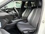 Peugeot 2008 1.2 PureTech Allure | Navigatie | 3D-Cockpit | Stoelverwarming | Parkeersensoren met Camera | Climate & Cruise Control |