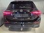Mercedes-Benz C-klasse Estate 300 e AMG Line 18"/Trekhaak/Adaptieve cruise/LED/Stoelverwarming/Camera/Elektrische klep/Dodehoek/Sfeerverlichting