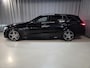 Mercedes-Benz C-klasse Estate 300 e AMG Line 18"/Trekhaak/Adaptieve cruise/LED/Stoelverwarming/Camera/Elektrische klep/Dodehoek/Sfeerverlichting