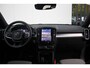 Volvo XC40 B4 197PK Plus Dark | Premium audio by Harman Kardon | Power Seats incl. Memory | Verwarmbare voorstoelen + stuurwiel | Parkeercamera achter | Park Assist voor + achter | Apple Carplay | 18" Lichtmetalen wielen