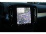 Volvo XC40 B4 Plus Dark | Premium audio by Harman Kardon | Power Seats incl. Memory | Verwarmbare voorstoelen + stuurwiel | Parkeercamera achter | Park Assist voor + achter | Apple Carplay | 18" Lichtmetalen wielen