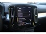 Volvo XC40 B4 197PK Plus Dark | Premium audio by Harman Kardon | Power Seats incl. Memory | Verwarmbare voorstoelen + stuurwiel | Parkeercamera achter | Park Assist voor + achter | Apple Carplay | 18" Lichtmetalen wielen