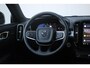 Volvo XC40 B4 197PK Plus Dark | Premium audio by Harman Kardon | Power Seats incl. Memory | Verwarmbare voorstoelen + stuurwiel | Parkeercamera achter | Park Assist voor + achter | Apple Carplay | 18" Lichtmetalen wielen