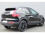 Volvo XC40 B4 Automaat Plus Black Edition | 20" 5-Spaaks Black Velgen Met 245/45 R20 Banden | Onyx Black Metallic | Electronic Climate Controle | Stuur + Soelverwarming | Elektrisch Glazen Panorama-Dak | Stof/kunstlederen Bekleding | Aluminium Interieur Afwerking | Extra Getint Glas Achterportieren En Achterruit | Rondomzicht Camera