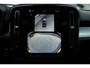 Volvo XC40 B4 Automaat Plus Black Edition | Electronic Climate Controle | Stuur + Soelverwarming | Elektrisch Glazen Panorama-Dak | Stof/kunstlederen Bekleding | Aluminium Interieur Afwerking | Extra Getint Glas Achterportieren En Achterruit | Rondomzicht Camera