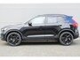 Volvo XC40 B4 Automaat Plus Black Edition | Electronic Climate Controle | Stuur + Soelverwarming | Elektrisch Glazen Panorama-Dak | Stof/kunstlederen Bekleding | Aluminium Interieur Afwerking | Extra Getint Glas Achterportieren En Achterruit | Rondomzicht Camera