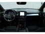 Volvo XC40 B4 Automaat Plus Black Edition | Electronic Climate Controle | Stuur + Soelverwarming | Elektrisch Glazen Panorama-Dak | Stof/kunstlederen Bekleding | Aluminium Interieur Afwerking | Extra Getint Glas Achterportieren En Achterruit | Rondomzicht Camera