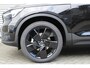 Volvo XC40 B4 Automaat Plus Black Edition | Electronic Climate Controle | Stuur + Soelverwarming | Elektrisch Glazen Panorama-Dak | Stof/kunstlederen Bekleding | Aluminium Interieur Afwerking | Extra Getint Glas Achterportieren En Achterruit | Rondomzicht Camera