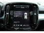 Volvo XC40 B4 Automaat Plus Black Edition | Electronic Climate Controle | Stuur + Soelverwarming | Elektrisch Glazen Panorama-Dak | Stof/kunstlederen Bekleding | Aluminium Interieur Afwerking | Extra Getint Glas Achterportieren En Achterruit | Rondomzicht Camera