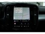 Volvo XC40 B4 Automaat Plus Black Edition | Electronic Climate Controle | Stuur + Soelverwarming | Elektrisch Glazen Panorama-Dak | Stof/kunstlederen Bekleding | Aluminium Interieur Afwerking | Extra Getint Glas Achterportieren En Achterruit | Rondomzicht Camera