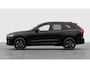 Volvo XC60 T6 Plug-in hybrid AWD Plus Black Edition | Direct Leverbaar | Head Up Display | 360 Graden Camera | Luchtvering | Climate Pack | Panoramisch Schuif-/Kanteldak | Adaptieve Cruise Control | 21 inch Lichtmetalen Velgen |
