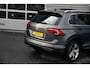 Volkswagen Tiguan 1.5 TSI ACT Highline Business R | Airco separaat achter | Buitenspiegels elektrisch verstel- en verwarmbaar | Cruise control adaptief
