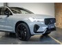 Volvo XC60 T6 Plug-in hybrid AWD Plus Black Edition | Direct Leverbaar | Luchtvering | Head Up Display | Panoramisch Schuif-/Kanteldak | Extra Getint Glas | Adaptieve Cruise Control | BLIS | 21 inch Lichtmetalen Velgen | Keyless | Google Infotainment |