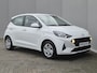 Hyundai i10 1.0 Comfort Smart Automaat / Fabrieksgarantie tot 07-2026 / Allseason banden /   Stuur-, en Stoel verwarming / Navigatie via Apple Carplay of Android Auto / Cruise control / Achteruitrijcamera / Climate control / Elektrische ramen voor /