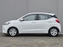 Hyundai i10 1.0 Comfort Smart Automaat / Fabrieksgarantie tot 07-2026 / Allseason banden /   Stuur-, en Stoel verwarming / Navigatie via Apple Carplay of Android Auto / Cruise control / Achteruitrijcamera / Climate control / Elektrische ramen voor /