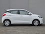 Hyundai i10 1.0 Comfort Smart Automaat / Fabrieksgarantie tot 07-2026 / Allseason banden /   Stuur-, en Stoel verwarming / Navigatie via Apple Carplay of Android Auto / Cruise control / Achteruitrijcamera / Climate control / Elektrische ramen voor /