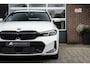 BMW 3-Serie 330e xDrive M Sport LCI | Facelift | Shadow | Trekhaak | Widescreen | Hifi | Camera | 18' inch |