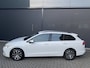 Volkswagen Golf Variant 2.0 TDI Life Business Full options met o.a. Climate control - Cruise control adaptive - Bluetooth/Apple carplay/Android auto - Navigatie full map - Stoelverwarming en Elektrisch verstelbaar met massage functie - P