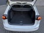 Volkswagen Golf Variant 2.0 TDI Life Business Full options met o.a. Climate control - Cruise control adaptive - Bluetooth/Apple carplay/Android auto - Navigatie full map - Stoelverwarming en Elektrisch verstelbaar met massage functie - P