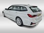 BMW 3-Serie Touring 320i Business Edition (184PK) 1e-Eig. & Dealer-Onderh. BOVAG-Garantie. NL-Auto.
