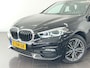 BMW 1-Serie 118i Introduction Edition | Achteruitrijcamera | Autonoom parkeren | Parkeersensoren voor en achter | Sportstuur | Sportstoelen |