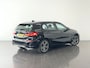 BMW 1-Serie 118i Introduction Edition | Achteruitrijcamera | Autonoom parkeren | Parkeersensoren voor en achter | Sportstuur | Sportstoelen |