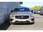 Volvo S60 2.0 Recharge T8 AWD Ultimate Dark | Nappa Leder met Open Grid textiel | Trekhaak | AWD | Premium Audio by Harman Kardon | Headup Display | Verwarmbare voorstoelen | Driver Awareness | Driver Assistance | Panoramadak | Verwarmbaar stuurwiel | Adaptieve cruise control met Pilot Assist | Blis | Google Maps | Google Assistant | Apple Carplay | Keyless | Verwarmbare achterbank | Visual Park Assist | 19 Inch | Trekhaak | Alarmklasse 3