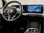 BMW 2-Serie Active Tourer 218i Sportline Automaat (PANORAMADAK, LIVE COCKPIT PLUS, APPLE CARPLAY, HARMAN/KARDON, CAMERA, TREKHAAK, LEDEREN SPORTSTOELEN, ELEK ACHTERKLEP, NIEUWE APK, NIEUWSTAAT)