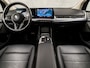 BMW 2-Serie Active Tourer 218i Sportline Automaat (PANORAMADAK, LIVE COCKPIT PLUS, APPLE CARPLAY, HARMAN/KARDON, CAMERA, TREKHAAK, LEDEREN SPORTSTOELEN, ELEK ACHTERKLEP, NIEUWE APK, NIEUWSTAAT)