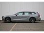 Volvo V60 T6 350PK Plug-in hybrid AWD Essential Bright | Adaptive Cruise & Pilot Assist | Moritz Lederen Comfortstoelen | 18" Velgen | Stoelverwarming voor & achter | Stuurverwarming | Parkeercamera | Google Services |