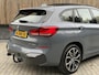 BMW X1 xDrive25e M-sport Automaat | Panoramadak | Leren bekleding | LED verlichting | Stoel en Stuurwielverwarming | Trekhaak afneembaar | Head-up display | Elektrisch verstelbare stoelen | Harman/kardon HiFi | Achteruitrijcamera