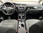 Volkswagen Touran 1.4 TSI Highline / Navigatie / Camera / Parkeersensoren V+A / Zwenkbare trekhaak / Climate controle /