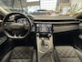Lynk & Co 01 1.5 MY 2023 ZWARTE HEMEL GREY LINE PREMIUM LEDEREN BEKLEDING 100 STUKS OP VOORRAAD ! VOL OPTIES ! 360 CAMERA ADAPTIVE CRUISE CONTROL PANORAMA SCHUIF/KANTELDAK APPLE CARPLAY/ANDROID RIJSTROOKSENSOREN ZEER MOOI !!