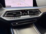 BMW X5 xDrive45e 395PK *M-Sport* Dravitgrau / Apple Carplay / Adapt. Cruise / LED / Keyless / Memory / 22"LMV / Leder / Stoelverwarming / Camera
